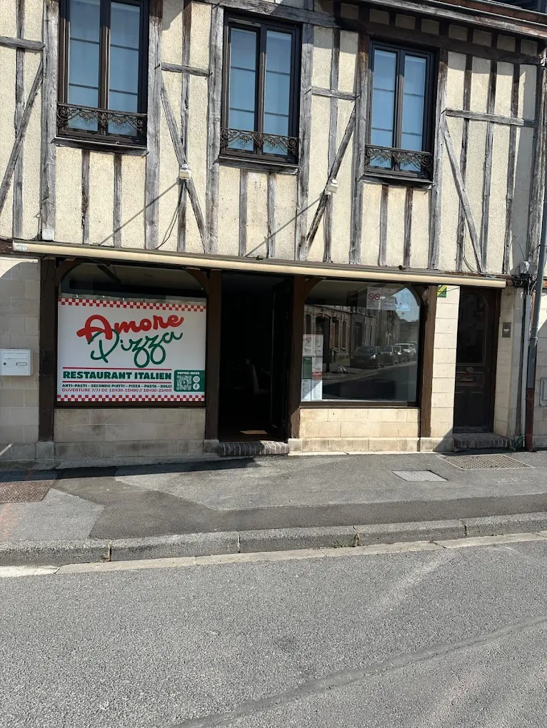 Façade du restaurant Amore Pizza à Châlons-en-Champagne